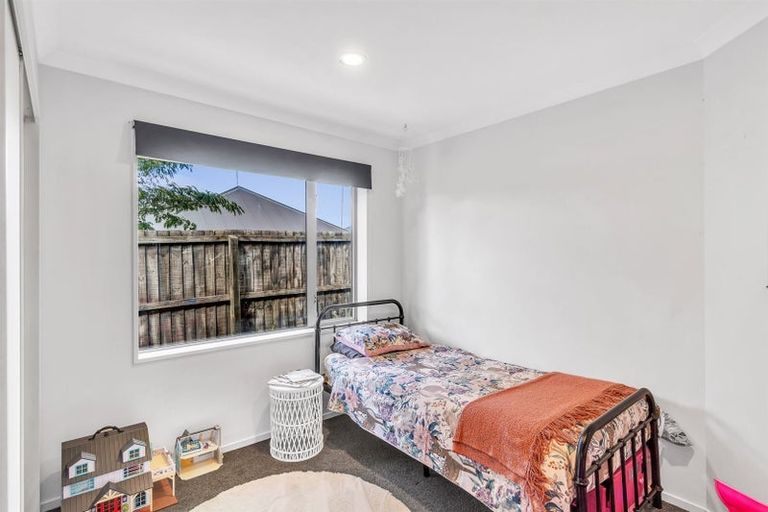 Photo of property in 11 Goldie Place, Rolleston, 7614