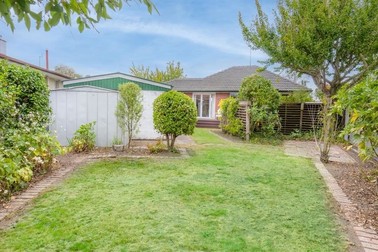 Photo of property in 76 Greendale Avenue, Avonhead, Christchurch, 8042