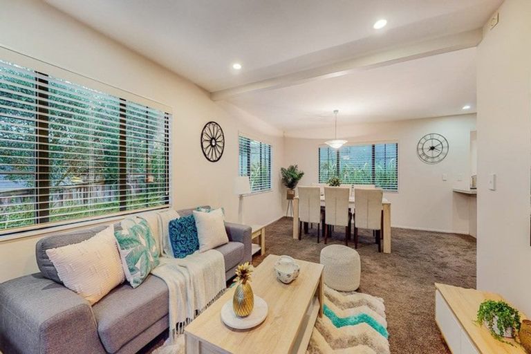 Photo of property in 31 De Val Drive, Titirangi, Auckland, 0604