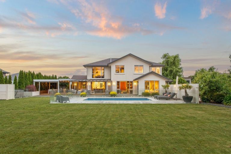 Photo of property in 16 Queenswood Gardens, Mairehau, Christchurch, 8052
