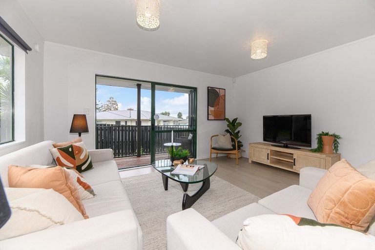 Photo of property in 43a Golf Road, New Lynn, Auckland, 0600