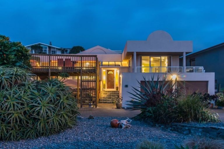 Photo of property in 93 Marine Parade, Paraparaumu Beach, Paraparaumu, 5032