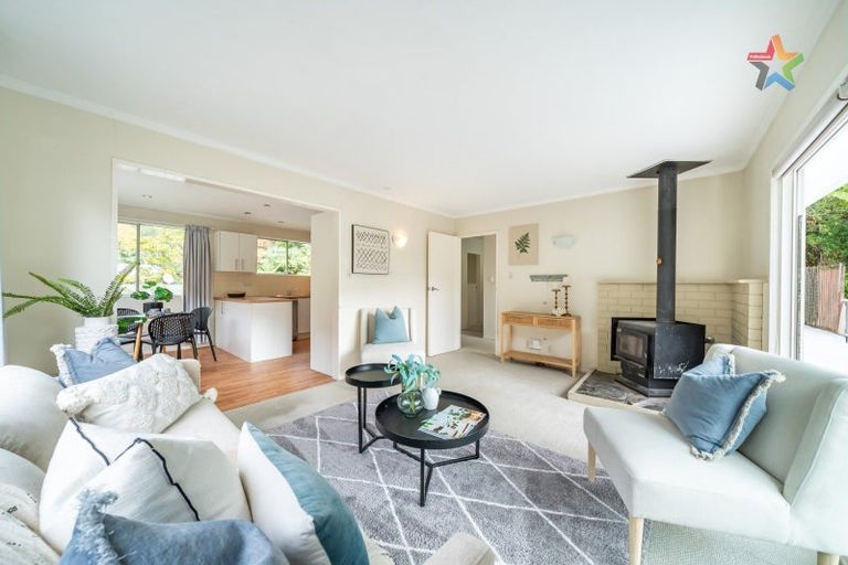 Photo of property in 102 Pinehaven Road, Pinehaven, Upper Hutt, 5019