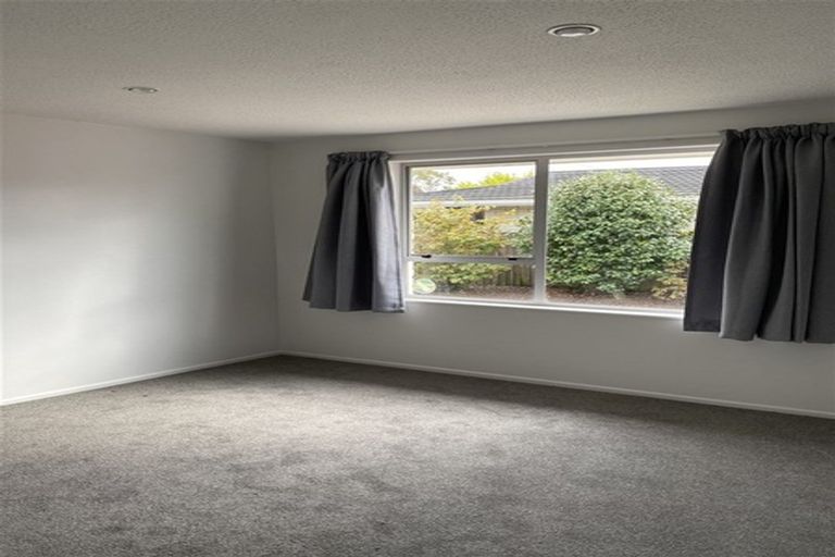 Photo of property in 10 Glen Place, Parklands, Christchurch, 8083