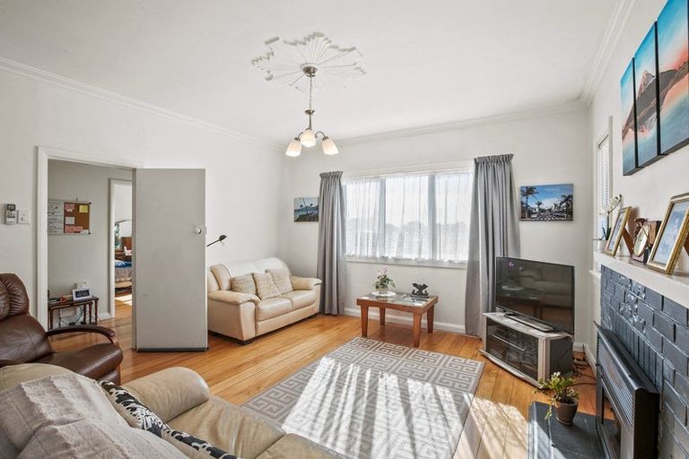 Photo of property in 41 Omata Road, Marfell, New Plymouth, 4310