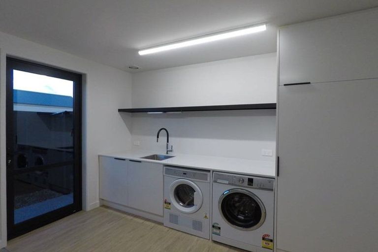 Photo of property in 15 Mount Creighton Crescent, Wanaka, 9305