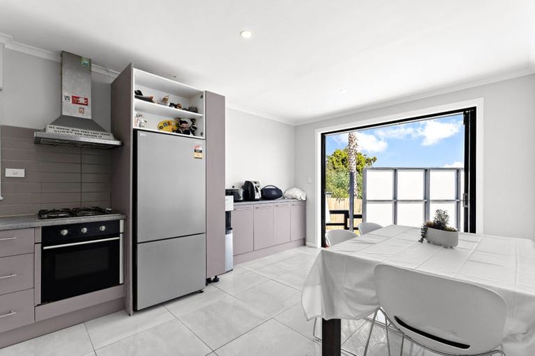 Photo of property in 18 Murray Road, Te Atatu Peninsula, Auckland, 0610