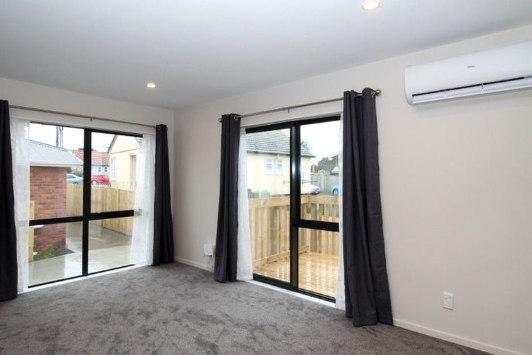 Photo of property in 4 Fruitvale Road, New Lynn, Auckland, 0600