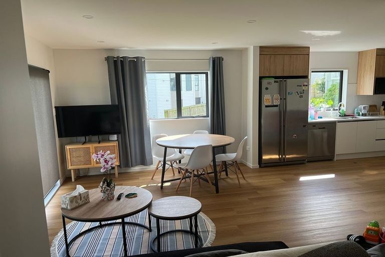 Photo of property in 17b Craigbank Avenue, New Lynn, Auckland, 0600