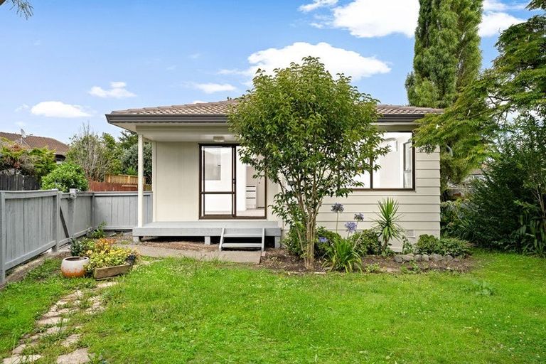 Photo of property in 1/10 Myna Place, Weymouth, Auckland, 2103