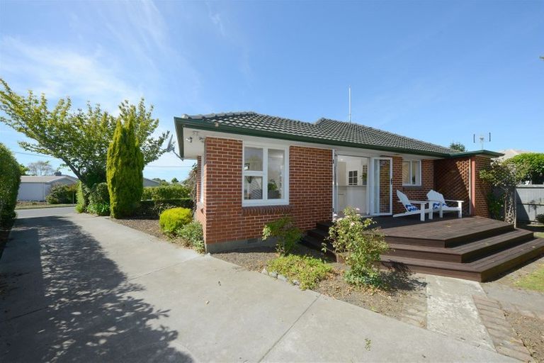 Photo of property in 76 Greendale Avenue, Avonhead, Christchurch, 8042