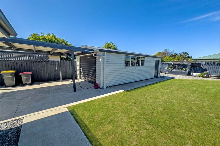 Photo of property in 39 Vivian Street, Burwood, Christchurch, 8083