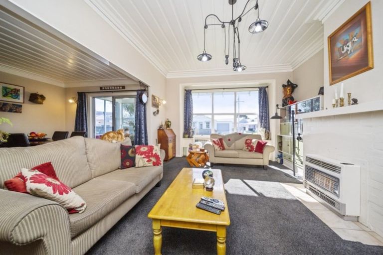 Photo of property in 17 Grey Street, Hawera, 4610