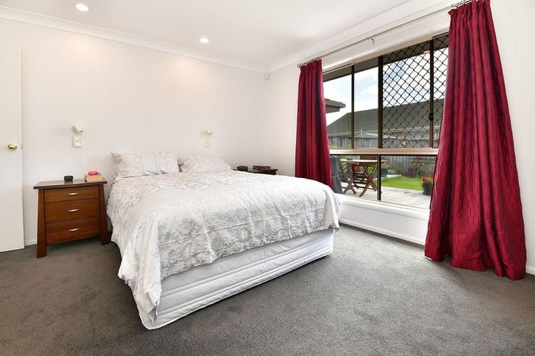 Photo of property in 31 Cabeleigh Drive, Helensville, 0800