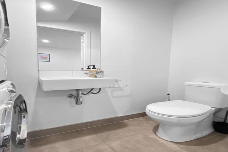 Photo of property in 31 Tokai Place, Glen Eden, Auckland, 0602