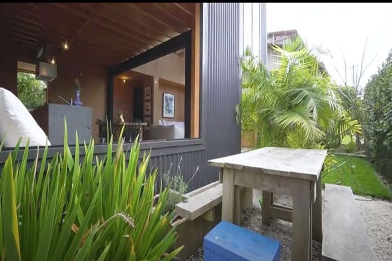 Photo of property in 21a Old Lake Road, Narrow Neck, Auckland, 0624