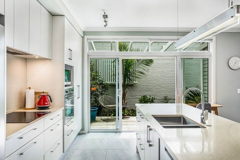 Photo of property in 12 Plantation Terrace, Orewa, 0931