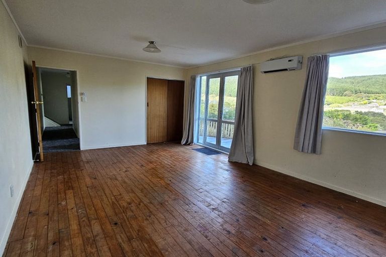 Photo of property in 84 Taylor Terrace, Tawa, Wellington, 5028