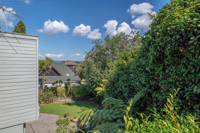 Photo of property in 12 Da Vinci Place, West Harbour, Auckland, 0618