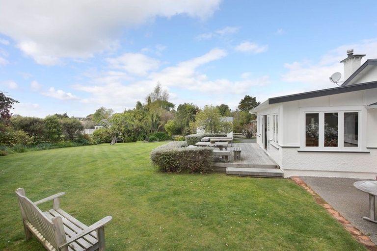 Photo of property in 12 Wanganui Road, Marton, 4710