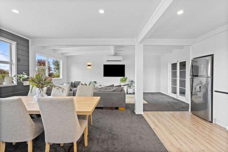 Photo of property in 20 Great North Road, Riverhead, 0820