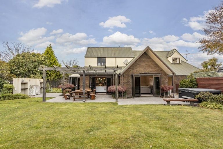 Photo of property in 5 Abbotts Place, Avonhead, Christchurch, 8042