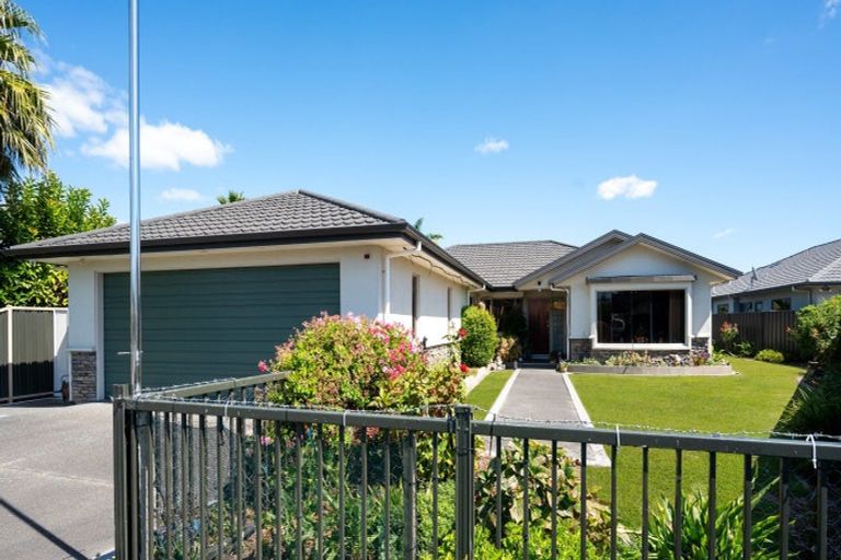 Photo of property in 16 Delta Mews Place, Clive, 4102