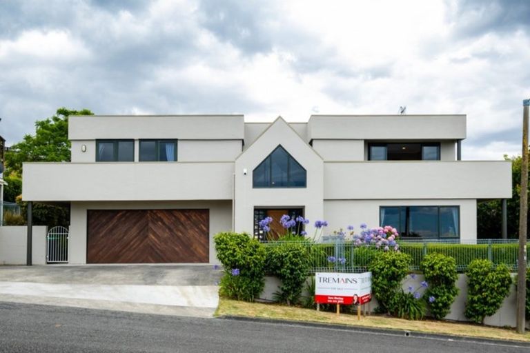 Photo of property in 84 Churchill Drive, Taradale, Napier, 4112