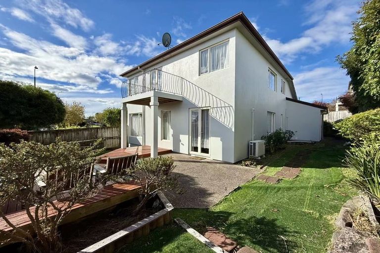 Photo of property in 84 Moyrus Crescent, East Tamaki Heights, Auckland, 2016