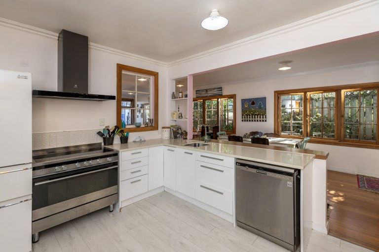 Photo of property in 5 Golf Road, Paraparaumu Beach, Paraparaumu, 5032