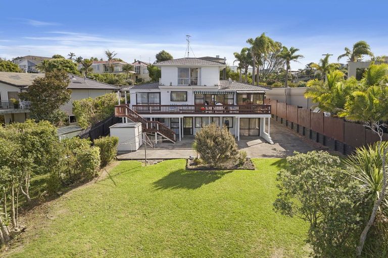 Photo of property in 17 Tui Vale Road, Shelly Park, Auckland, 2014