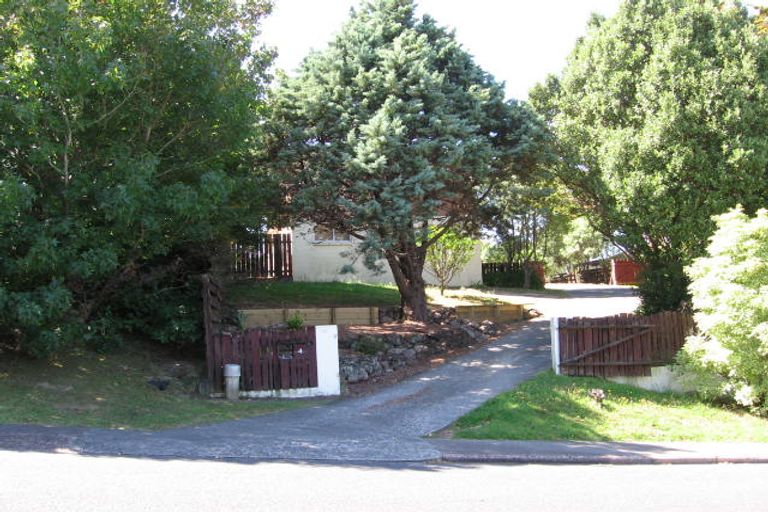 Photo of property in 4 Geoffrey Road, Torbay, Auckland, 0630