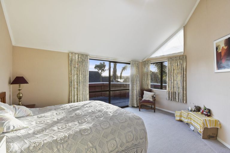 Photo of property in 16 Shepherds Road, Papakura, 2110