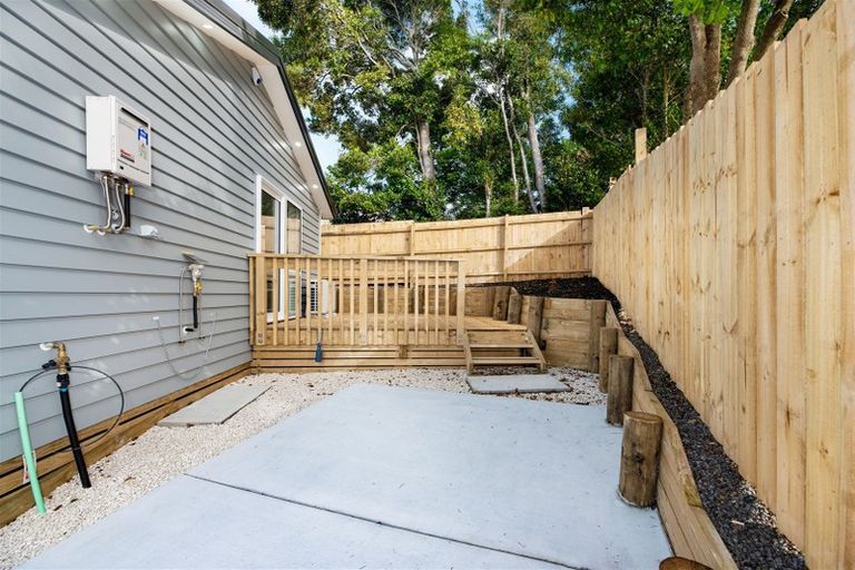 Photo of property in 18a Kearney Place, Massey, Auckland, 0614