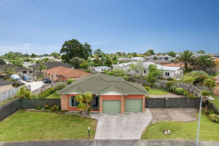 Photo of property in 18 Liddesdale Place, Papakura, 2110