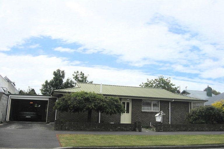 Photo of property in 11 Mundys Road, Dallington, Christchurch, 8061