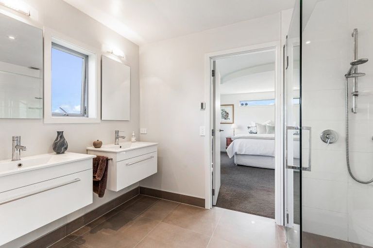 Photo of property in 18a Sylvan Park Avenue, Milford, Auckland, 0620