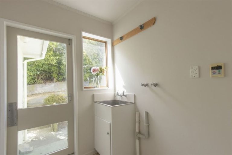 Photo of property in 96 Churton Drive, Churton Park, Wellington, 6037