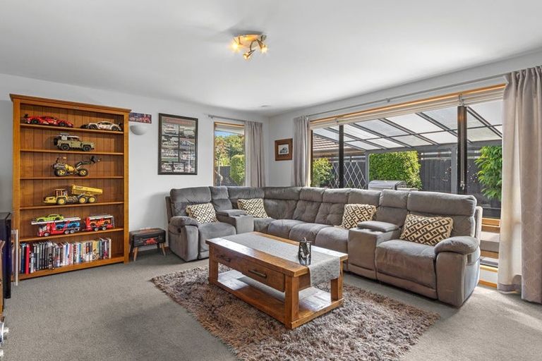 Photo of property in 142 Inwoods Close, Parklands, Christchurch, 8083