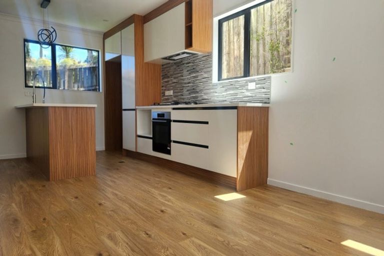 Photo of property in 90a West Harbour Drive, West Harbour, Auckland, 0618