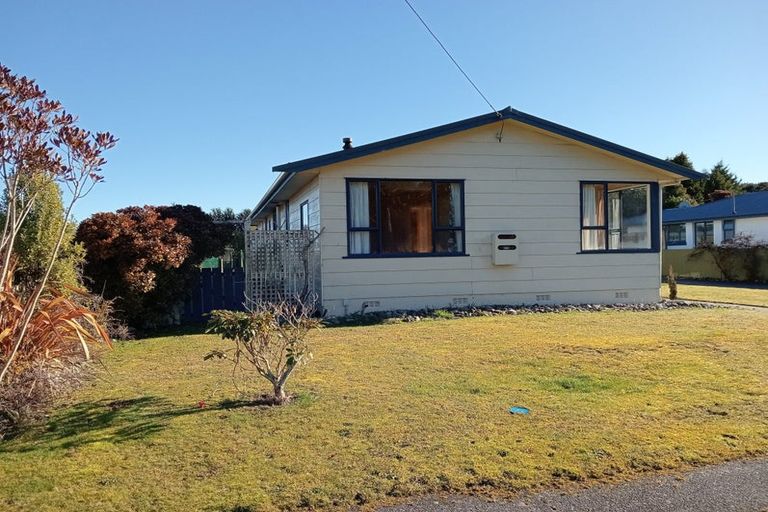 Photo of property in 10 Erskine Street, Tuatapere, 9620