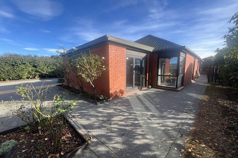 Photo of property in 93 Apsley Drive, Avonhead, Christchurch, 8042
