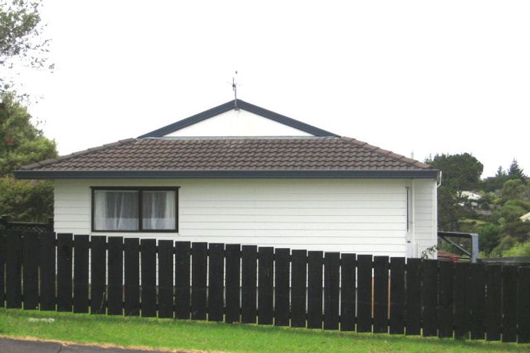 Photo of property in 4 Lesa Annis Place, Henderson, Auckland, 0612