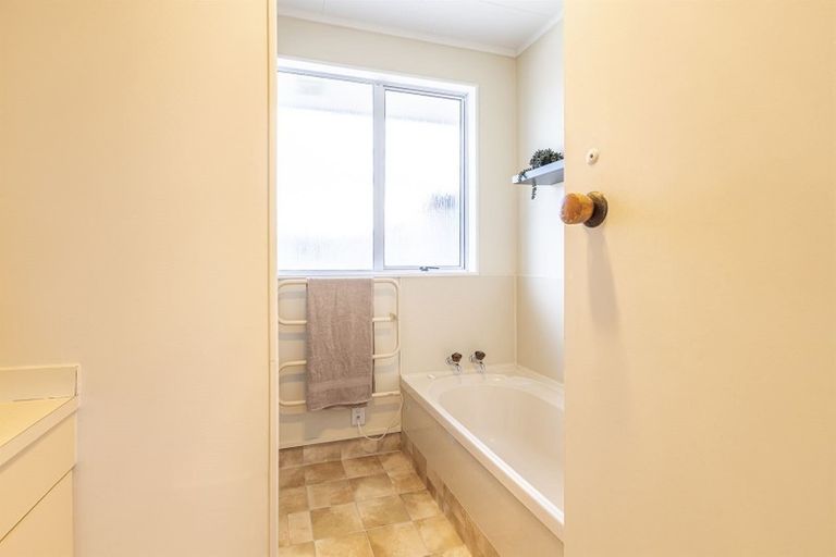 Photo of property in 16 Perrin Place, Kelvin Grove, Palmerston North, 4414