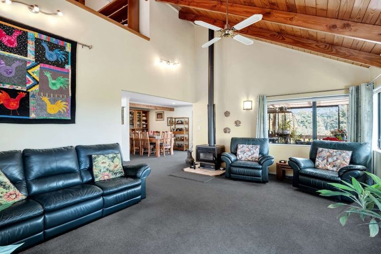 Photo of property in 11 North Way, Titirangi, Auckland, 0604