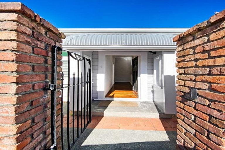 Photo of property in 55 Mckinley Crescent, Brooklyn, Wellington, 6021