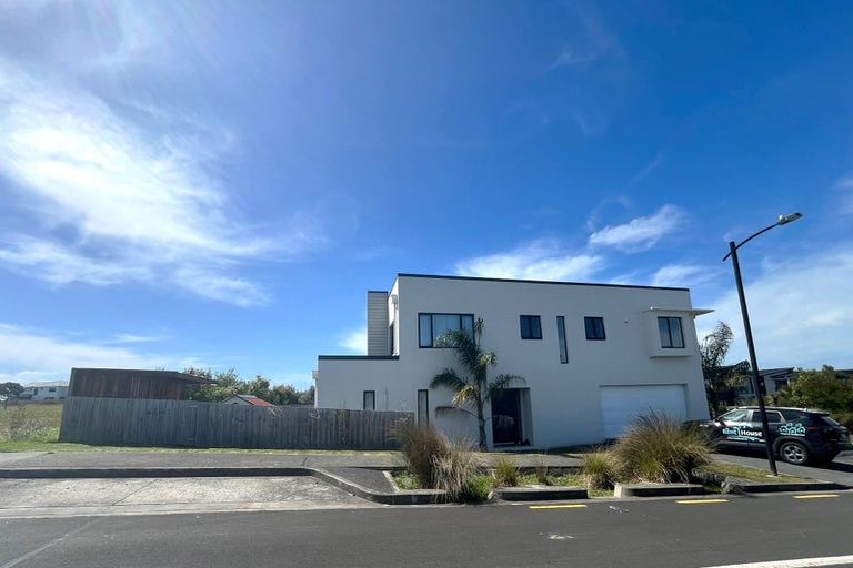 Photo of property in 1 Ockhams Street, Karaka, Papakura, 2113