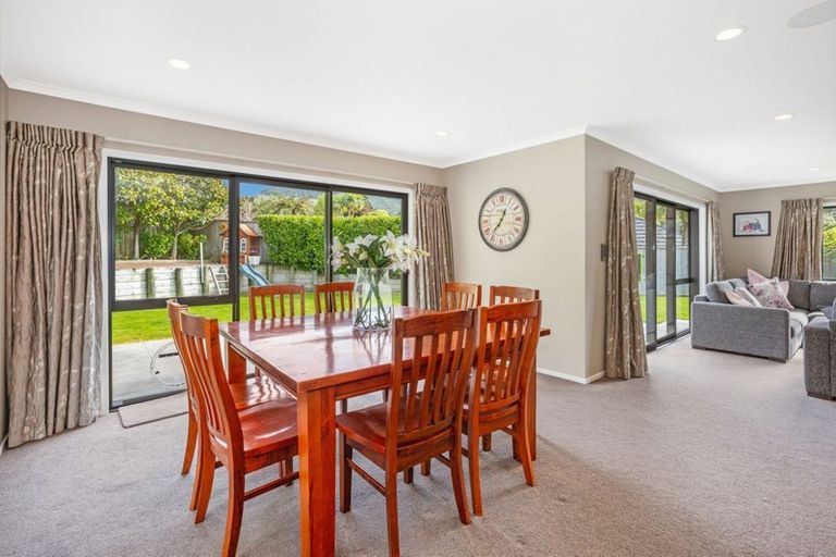 Photo of property in 19b Lyndhurst Road, Tawa, Wellington, 5028