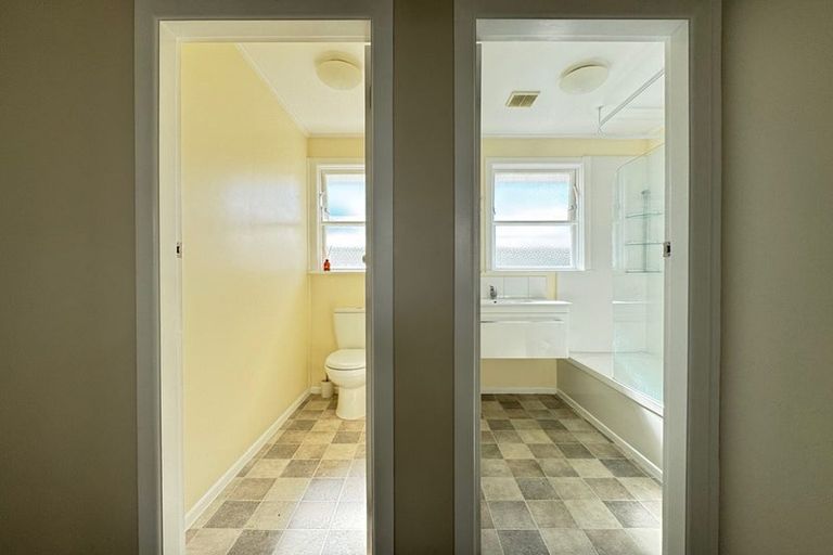 Photo of property in 20 Mark Avenue, Paparangi, Wellington, 6037