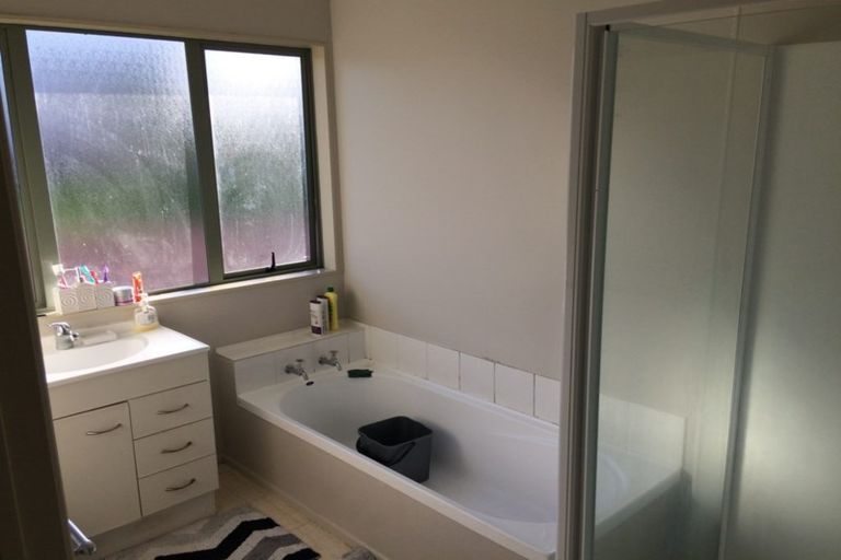 Photo of property in 8 Josie Lane, Manurewa, Auckland, 2102